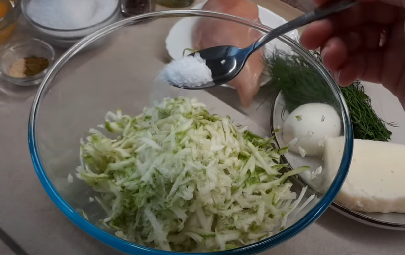 Кабачковая запеканка с куриным филе: рецепт нежирного летнего ужина